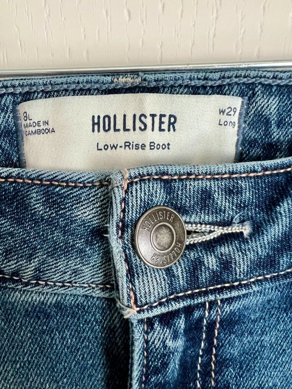 Hollister Low Rise Bootcut Distressed Medium Wash Jeans Size - 8L W29 - Picture 5 of 7